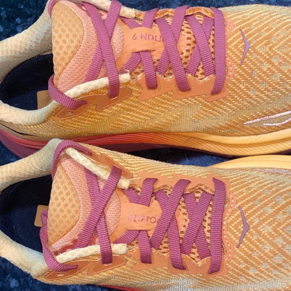 Hoka One One Clifton 9 Running Shoes Size 6.5 Amber Haze/ Sherbert - Picture 3 of 16
